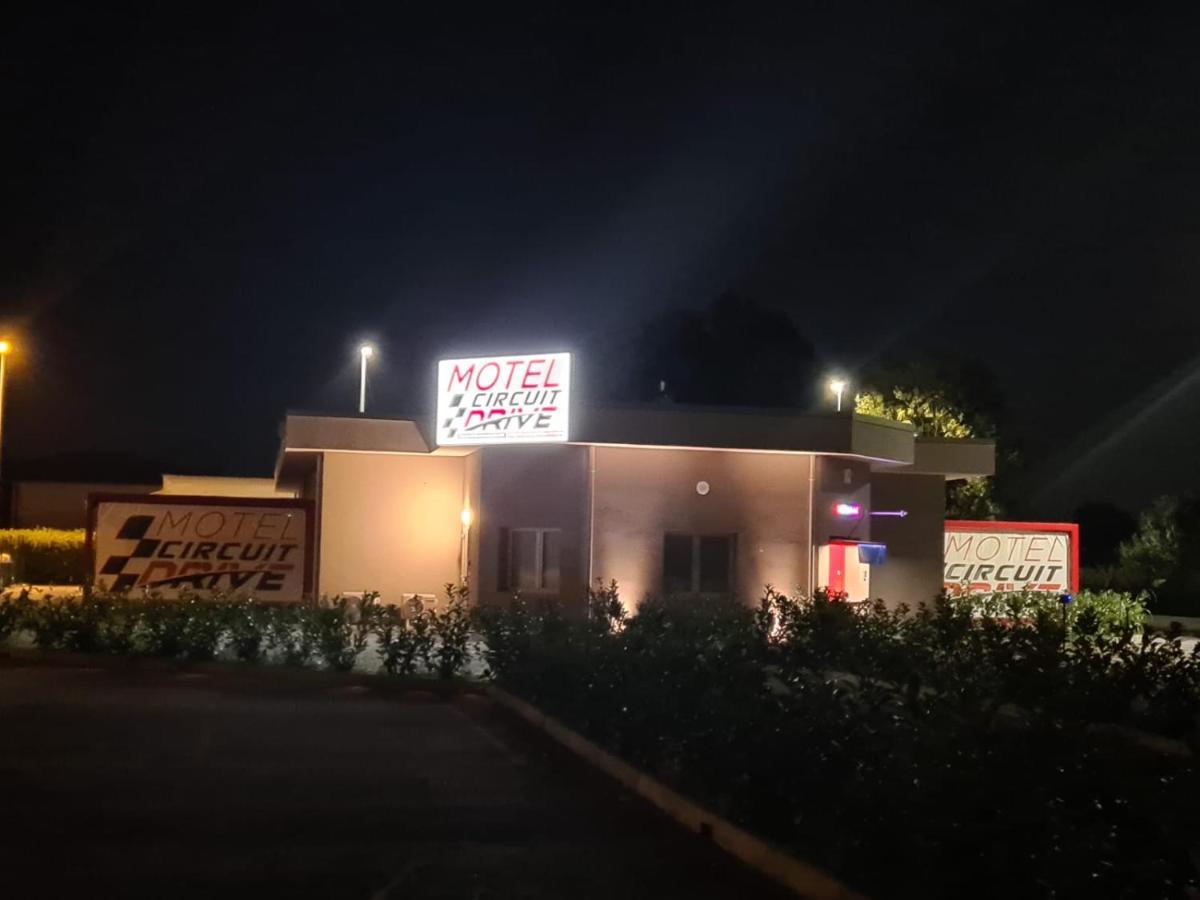Motel Circuit Drive Cingia De' Botti Exterior photo